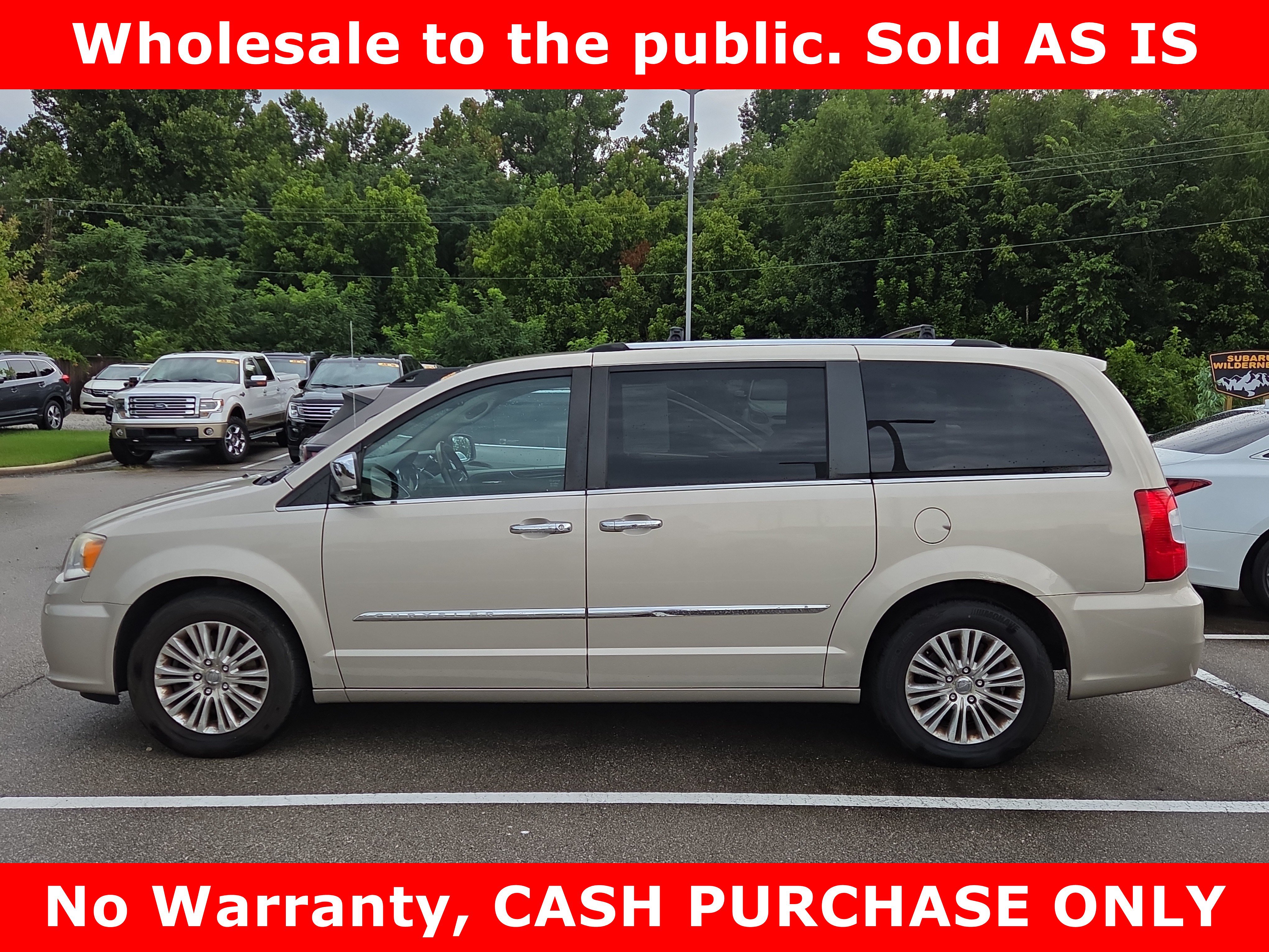 Used 2013 Chrysler Town & Country Limited FWD image 5