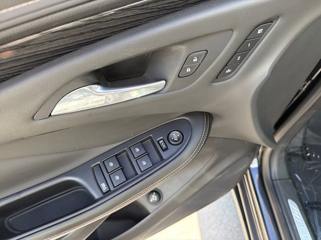Used 2017 Buick Envision Essence FWD image 16