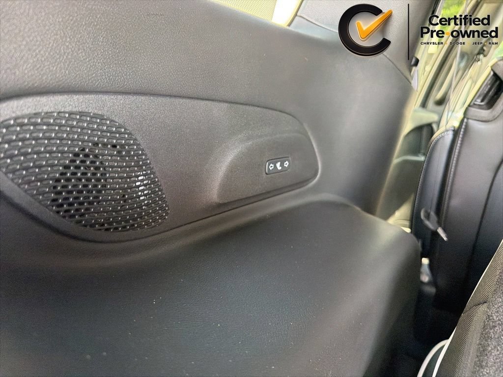 Certified 2023 Chrysler Pacifica Limited w/ Uconnect Theater Family Group AWD/4WD image 28