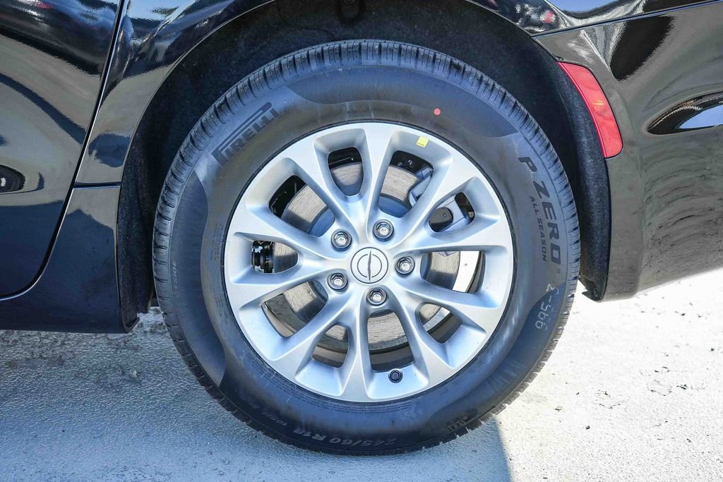 New 2026 Chrysler Pacifica Select image 11