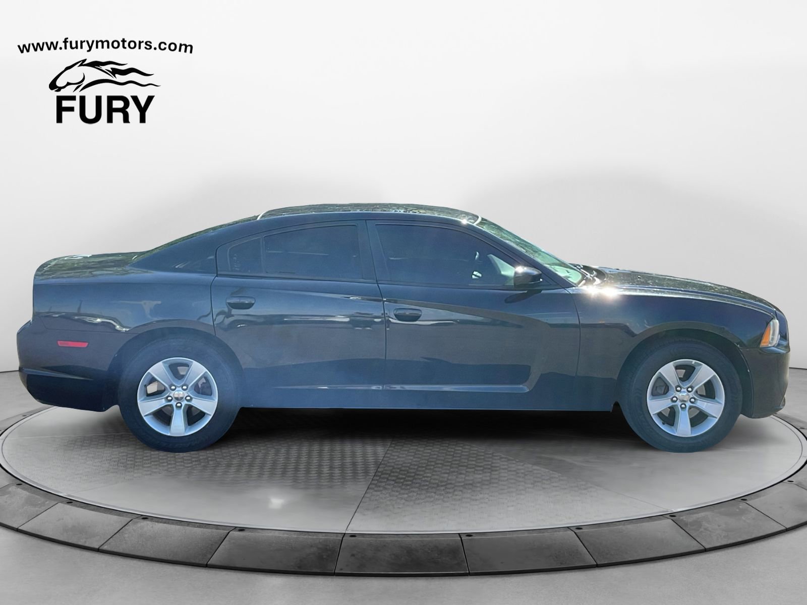 Used 2014 Dodge Charger SE RWD image 2
