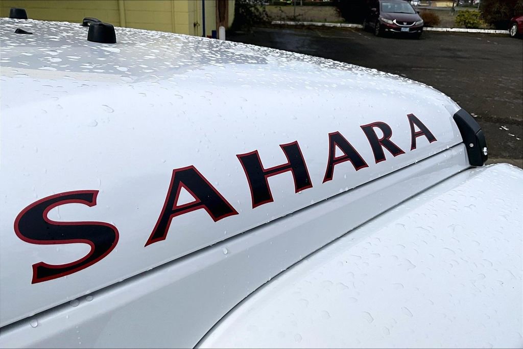 Used 2015 Jeep Wrangler Unlimited Sahara w/ Connectivity Group image 31