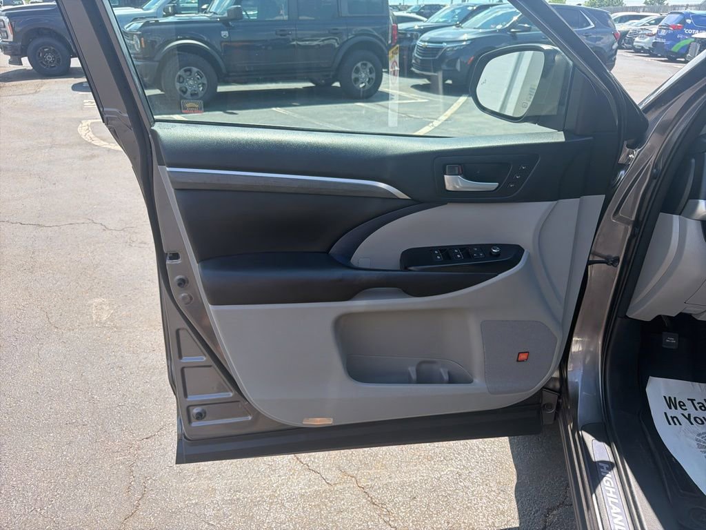 Used 2018 Toyota Highlander Limited AWD/4WD image 18