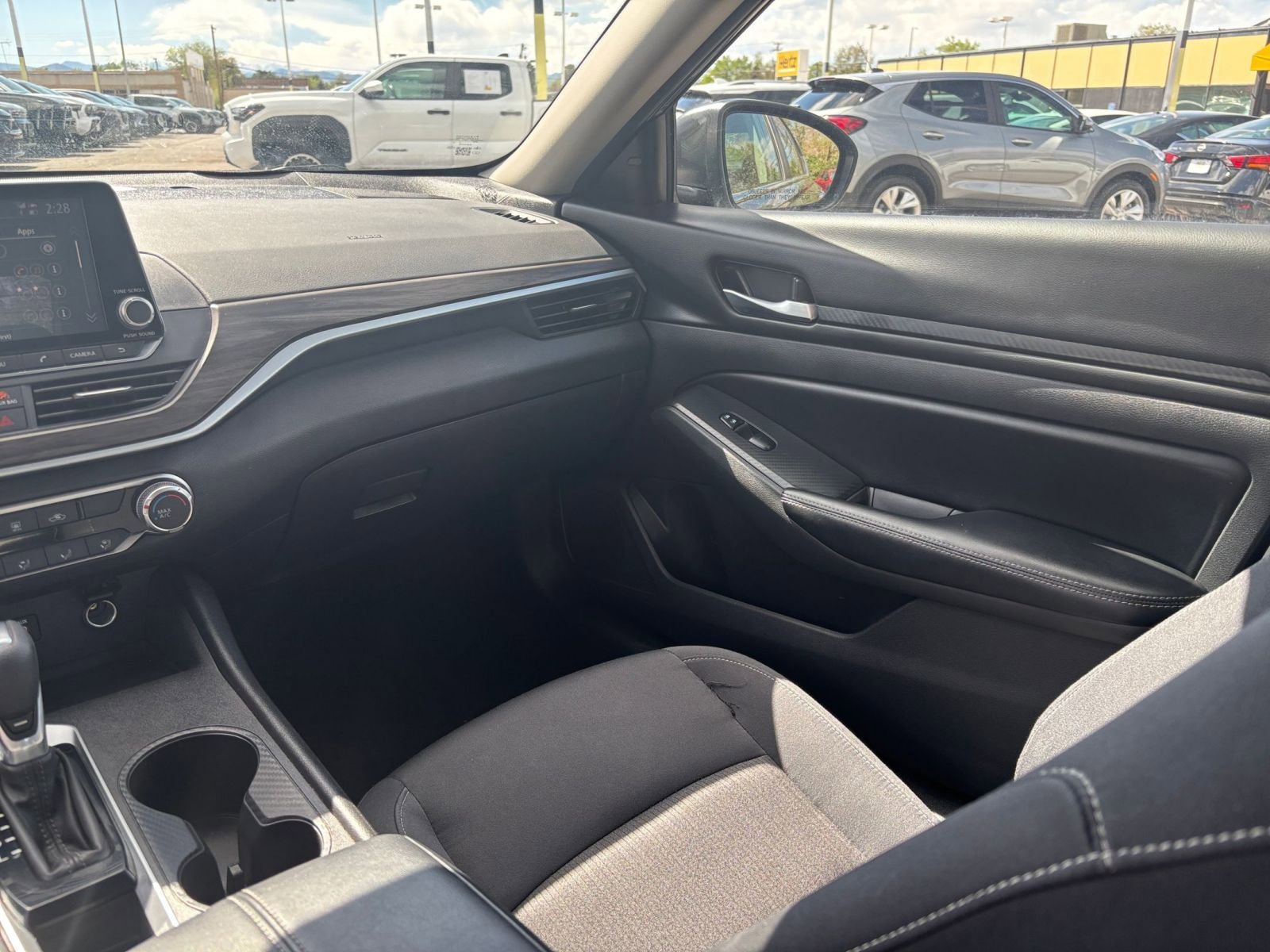 Used 2025 Nissan Altima 2.5 SV FWD image 33
