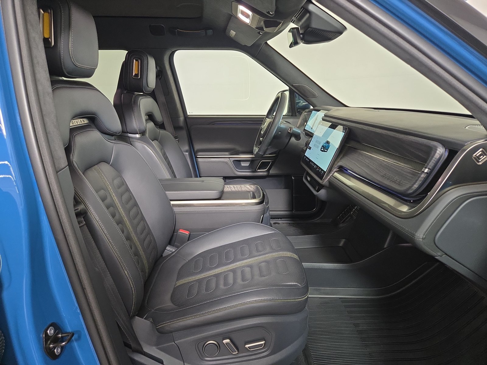 Used 2022 Rivian R1T Adventure AWD/4WD image 23