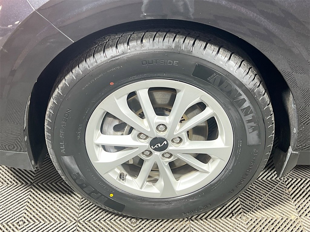 Used 2024 Kia Carnival LX image 33