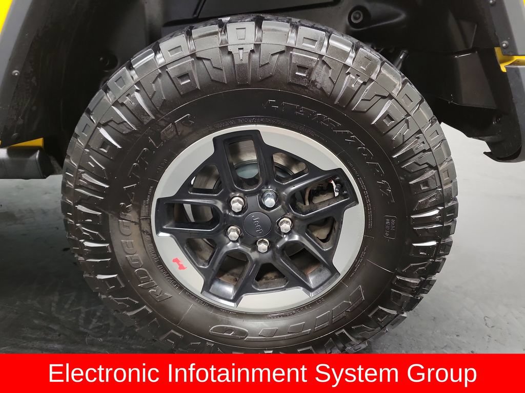 Used 2018 Jeep Wrangler Unlimited Rubicon w/ Dual Top Group AWD/4WD image 11