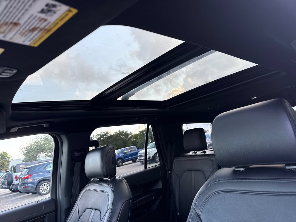 Used 2019 Ford Expedition Limited w/ Equipment Group 301A AWD/4WD image 8