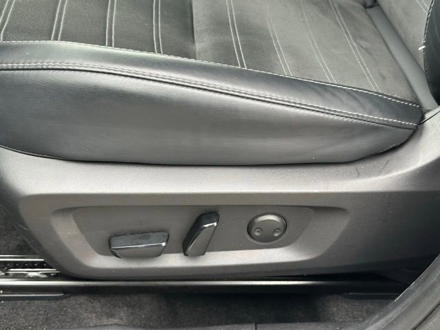 Used 2025 Mitsubishi Outlander SE image 40