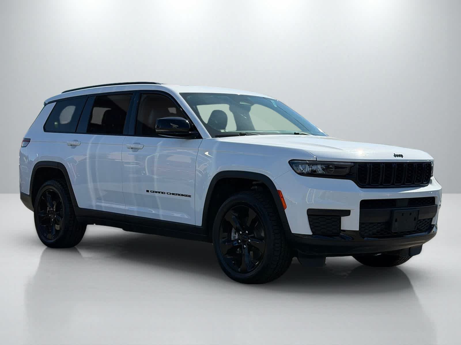 Used 2023 Jeep Grand Cherokee L Laredo RWD image 10