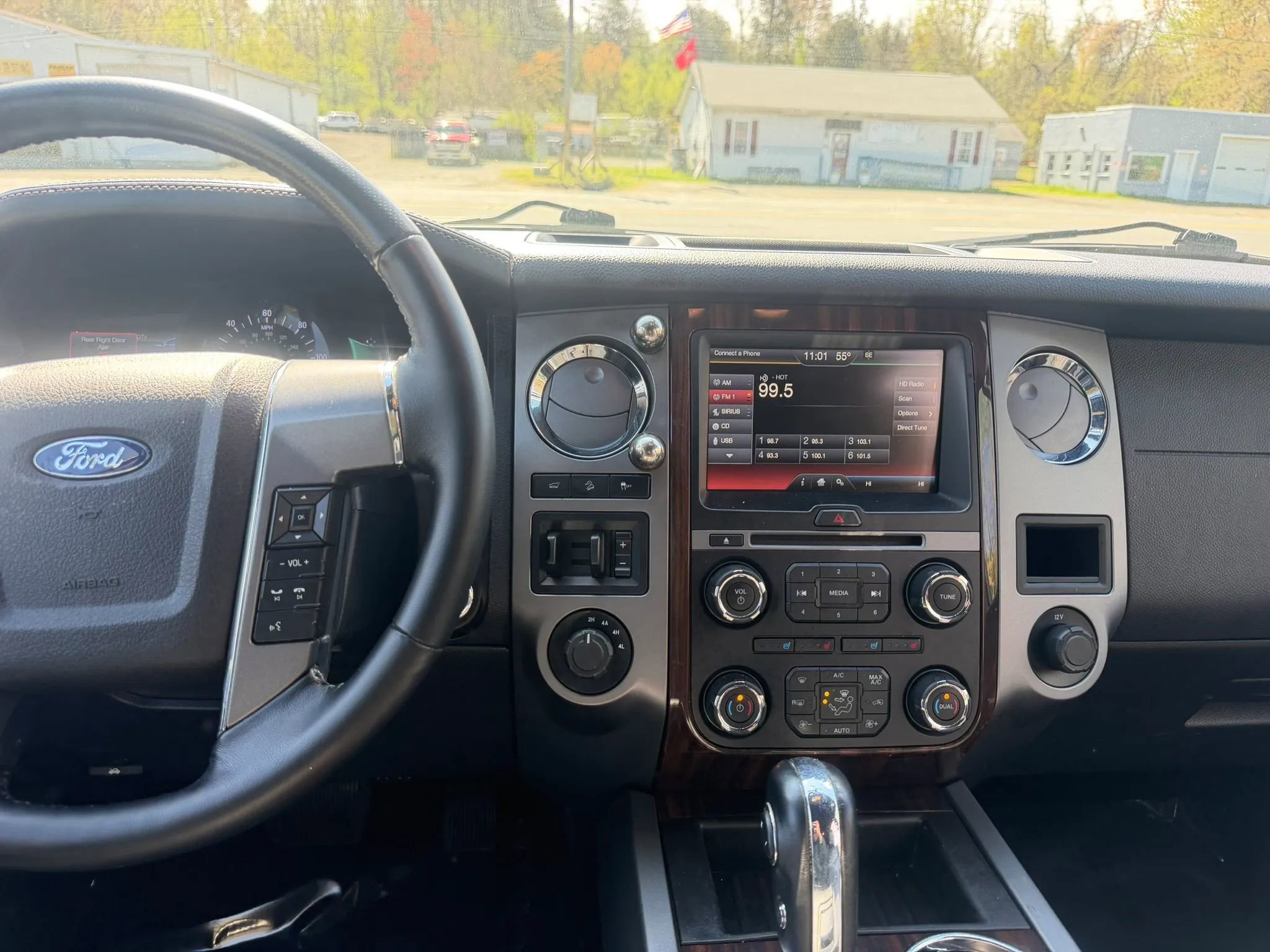 Used 2015 Ford Expedition Platinum image 36