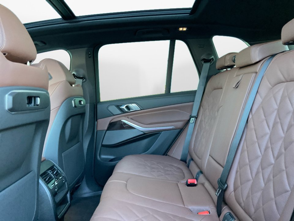 Used 2026 BMW X5 sDrive40i RWD image 13