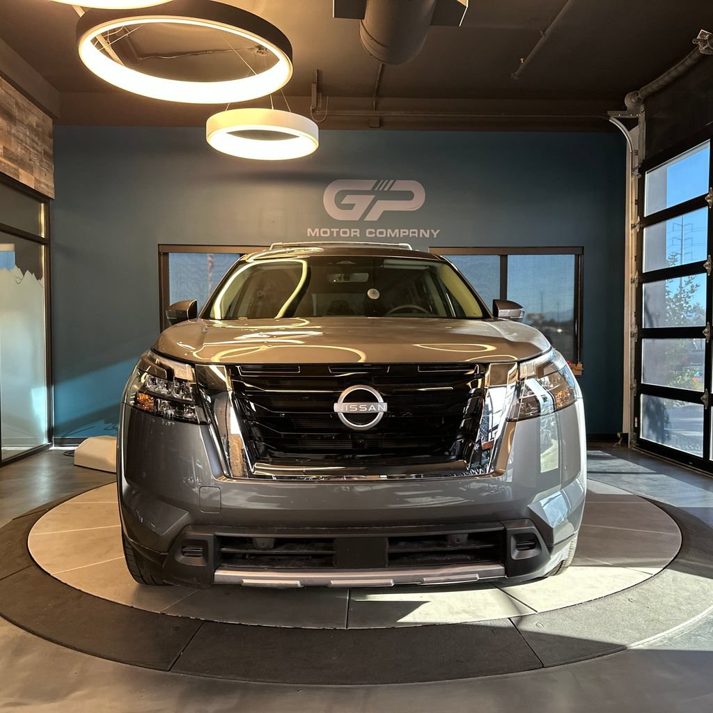 Used 2025 Nissan Pathfinder SL AWD/4WD image 8