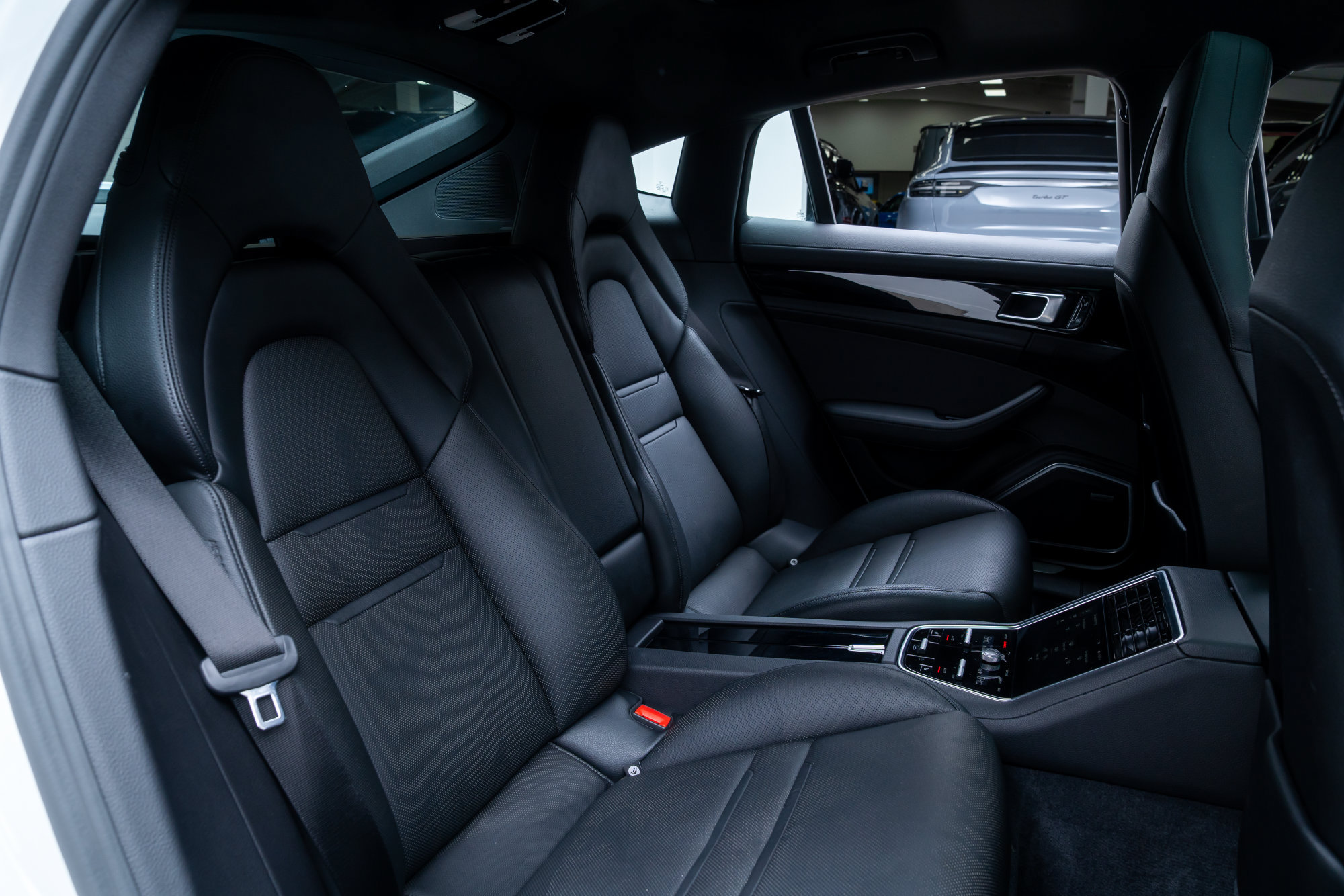 Used 2018 Porsche Panamera 4 AWD/4WD image 26