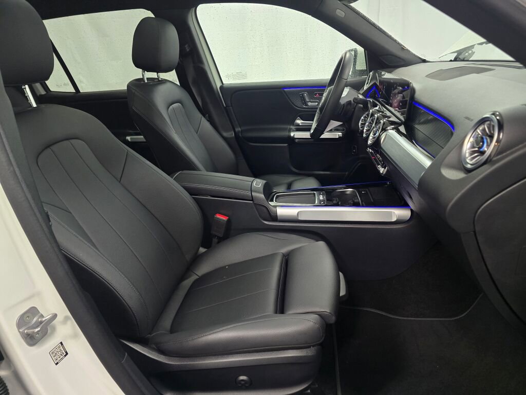 Used 2025 Mercedes-Benz GLB 250 4MATIC image 25