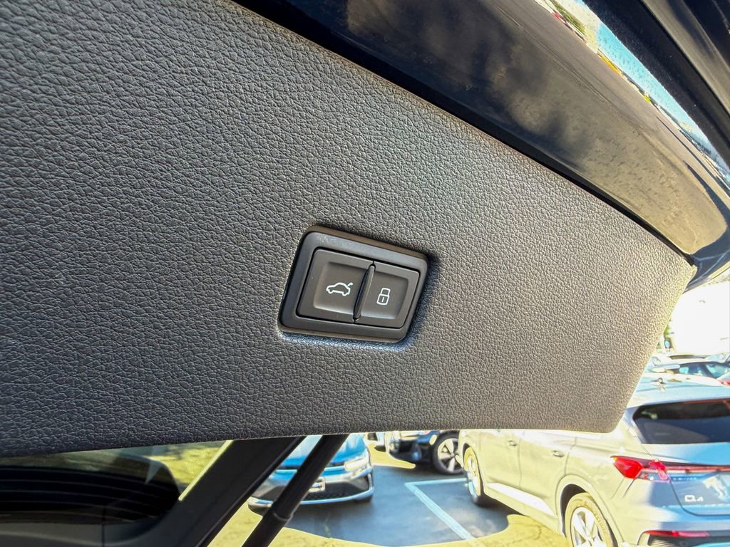Used 2025 Audi Q8 Premium Plus w/ Premium Plus Package image 32