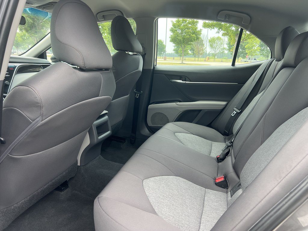 Used 2018 Toyota Camry LE FWD image 15