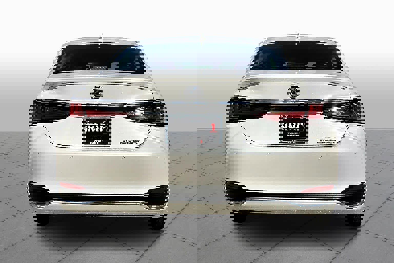 Certified 2025 Lexus ES 300h w/ Premium Package image 4