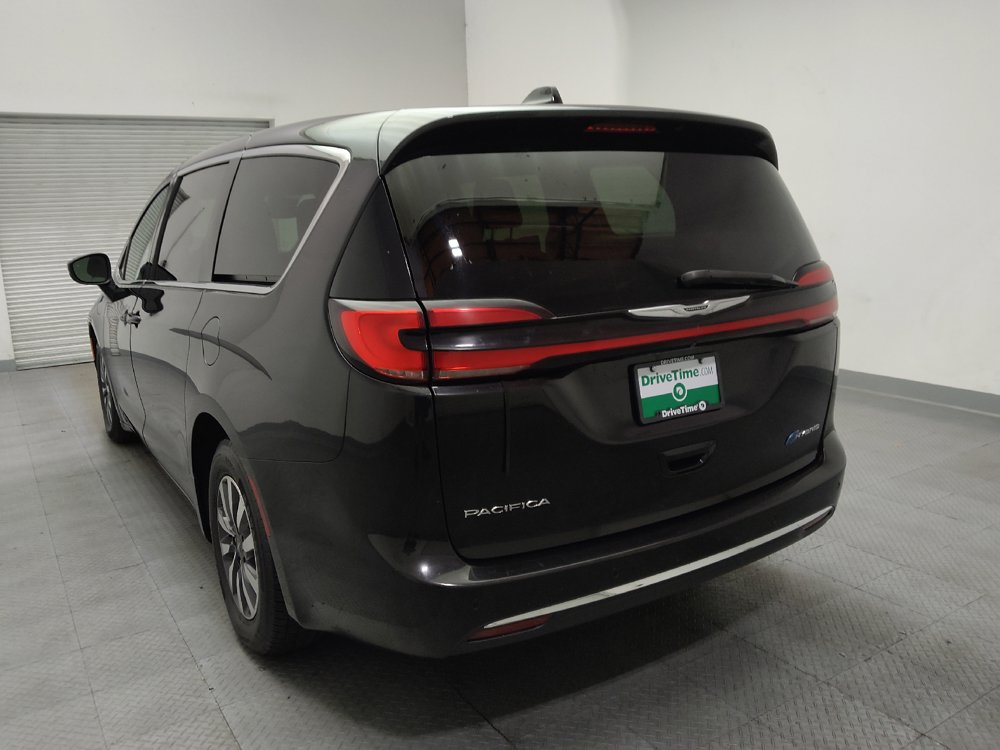 Used 2023 Chrysler Pacifica Touring-L FWD image 6