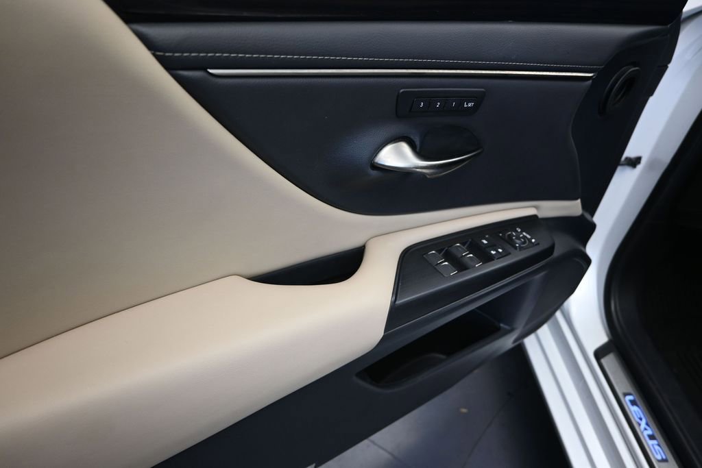 Used 2021 Lexus ES 300h w/ Premium Package FWD image 11