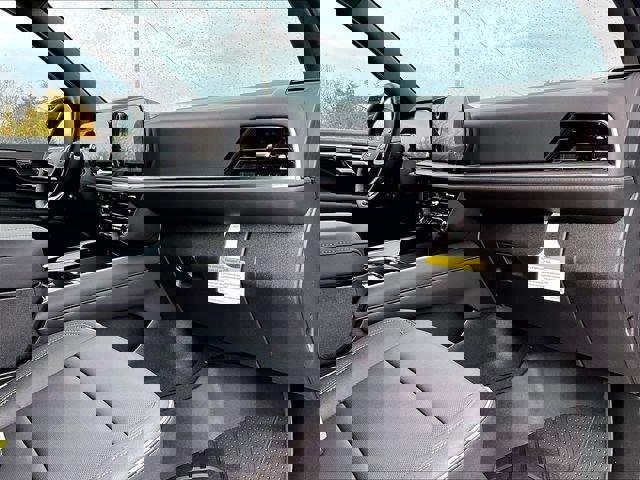 New 2026 Chevrolet Suburban Premier image 9