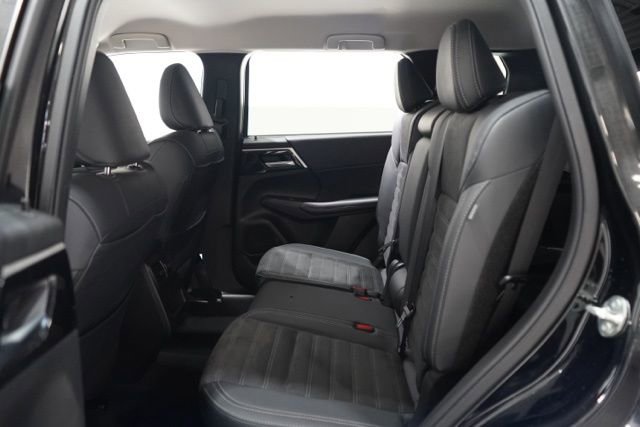 Used 2024 Mitsubishi Outlander SE image 30
