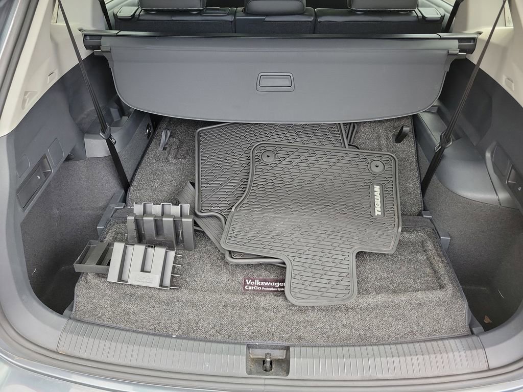 Used 2022 Volkswagen Tiguan SE w/ Panoramic Sunroof Package FWD image 7