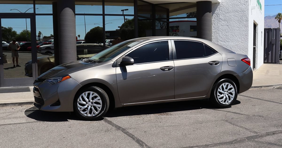Used 2018 Toyota Corolla LE w/ Carpet Mat Package (TMS) FWD image 4