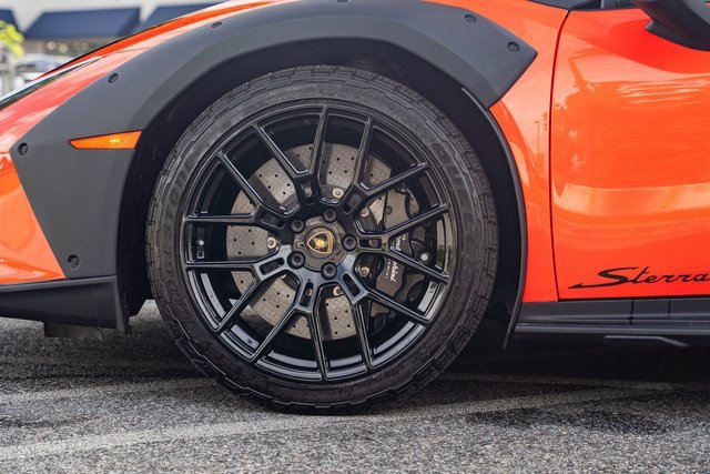 Used 2023 Lamborghini Huracan Sterrato image 12