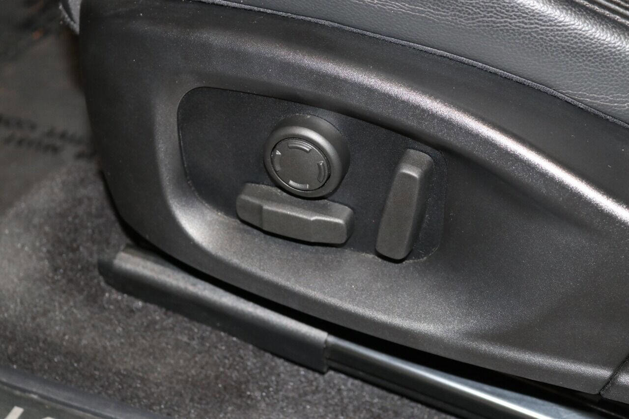 Used 2020 Jaguar E-PACE SE image 56