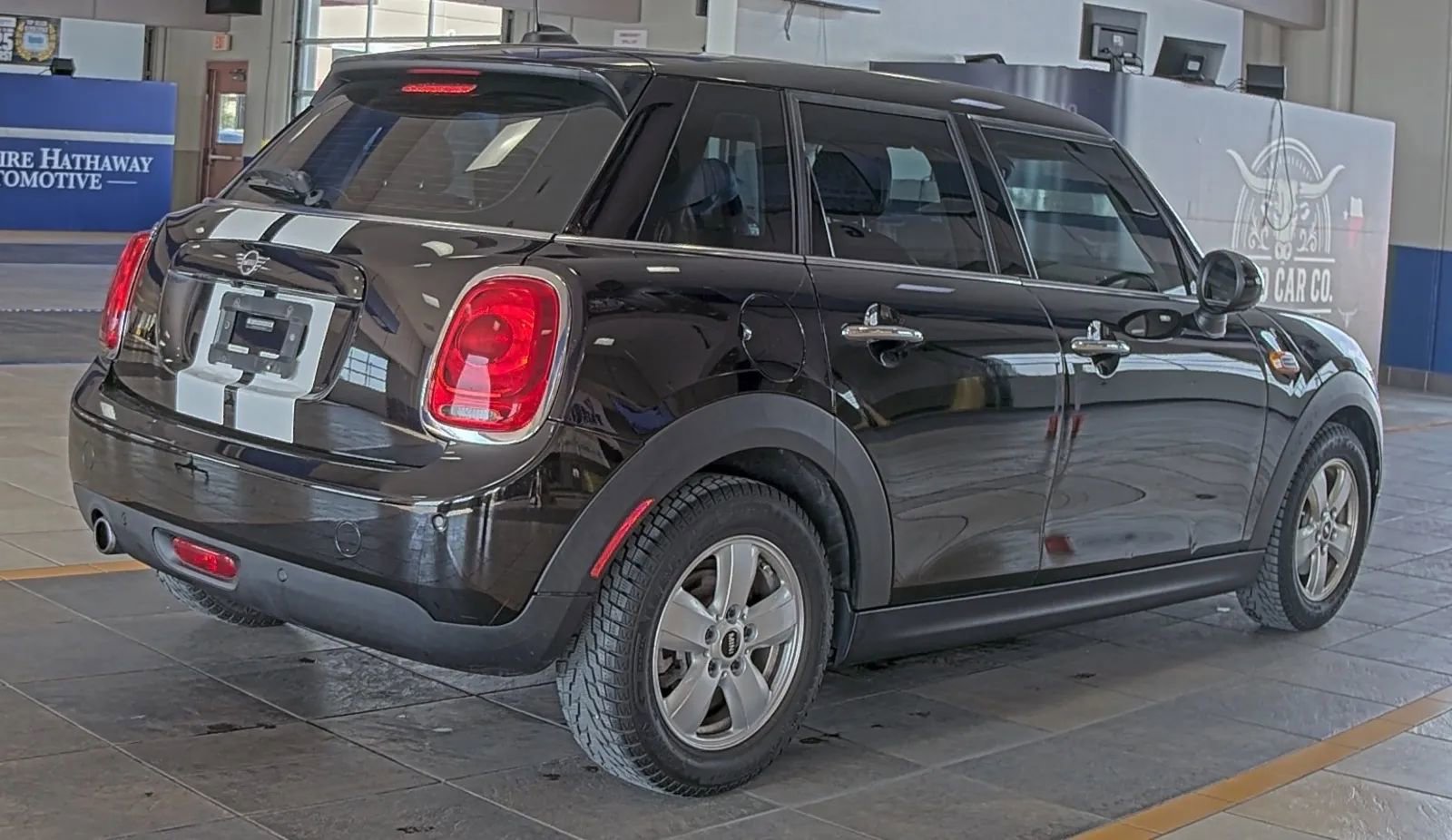 Used 2019 MINI Cooper 4-Door Hardtop FWD image 2