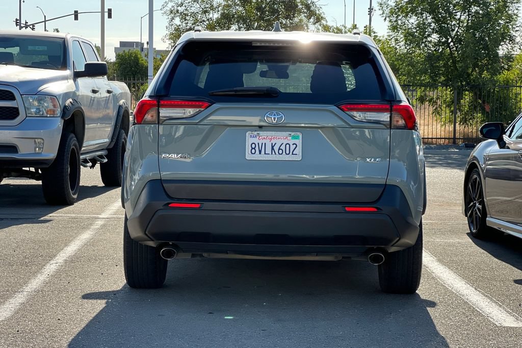 Used 2020 Toyota RAV4 XLE FWD image 7