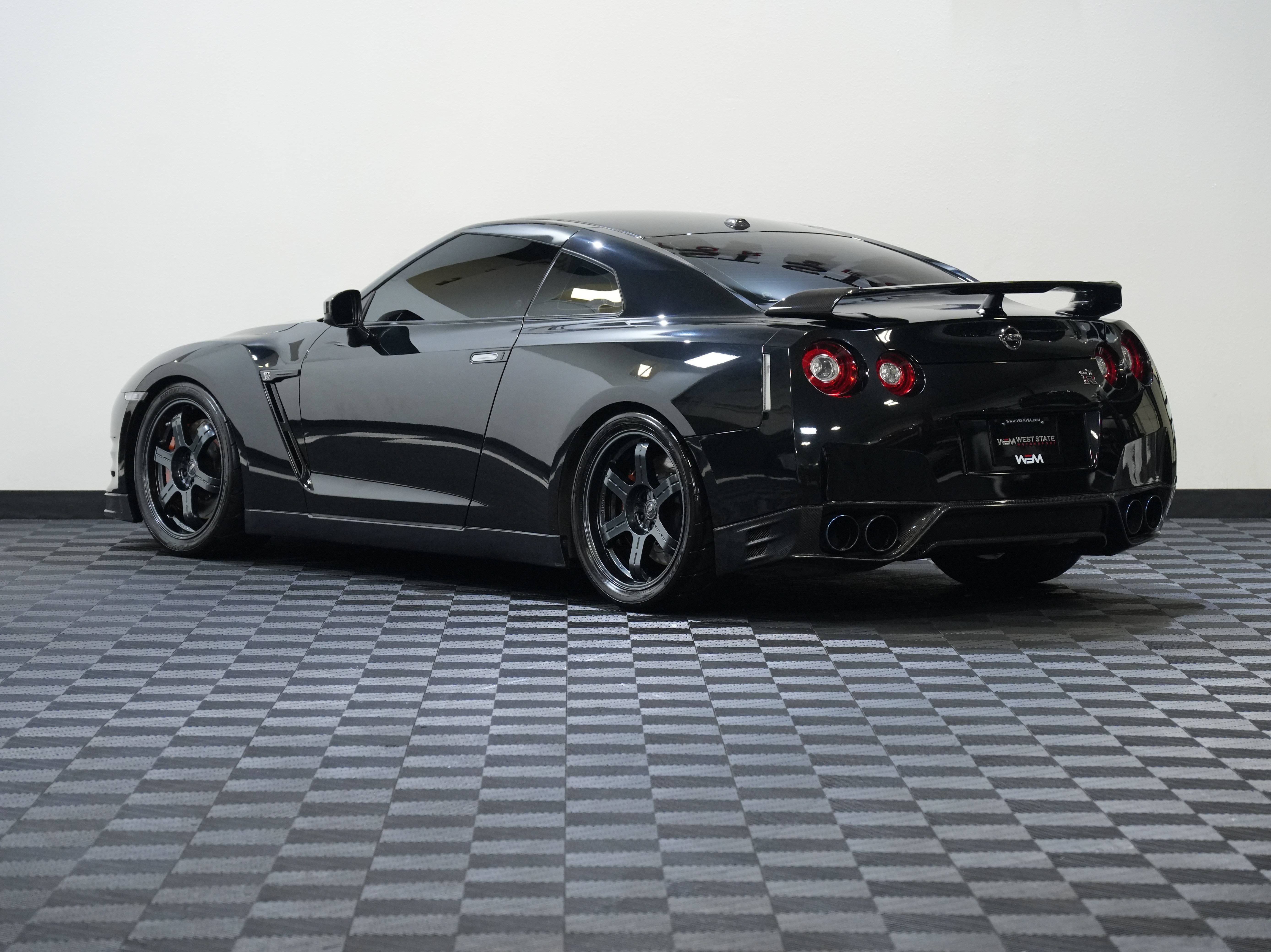 Used 2015 Nissan GT-R Black Edition AWD/4WD image 8