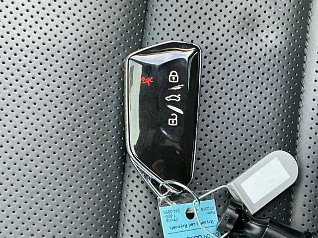 Used 2022 Volkswagen Golf R AWD/4WD image 34