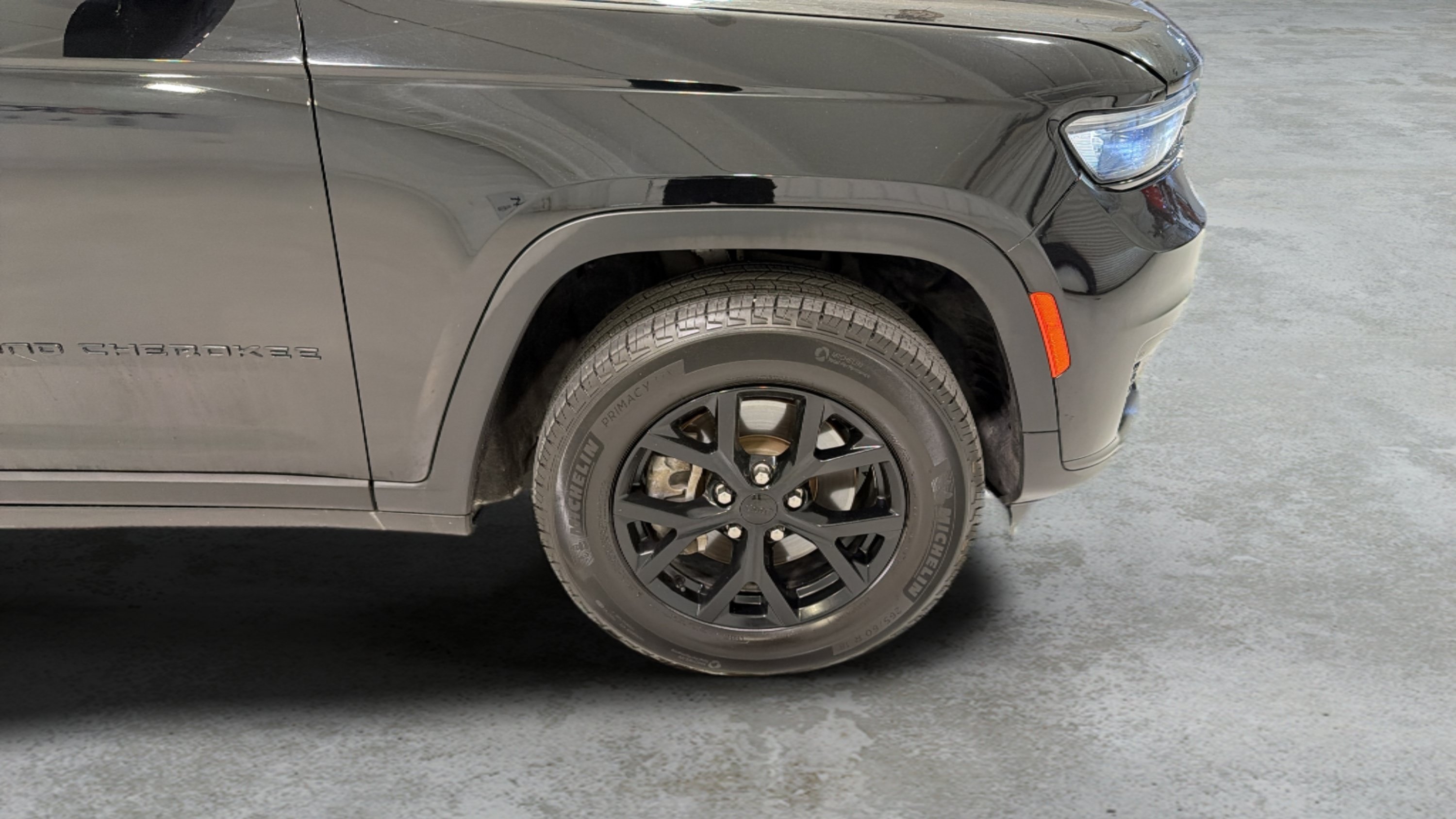 Used 2024 Jeep Grand Cherokee L Laredo AWD/4WD image 27