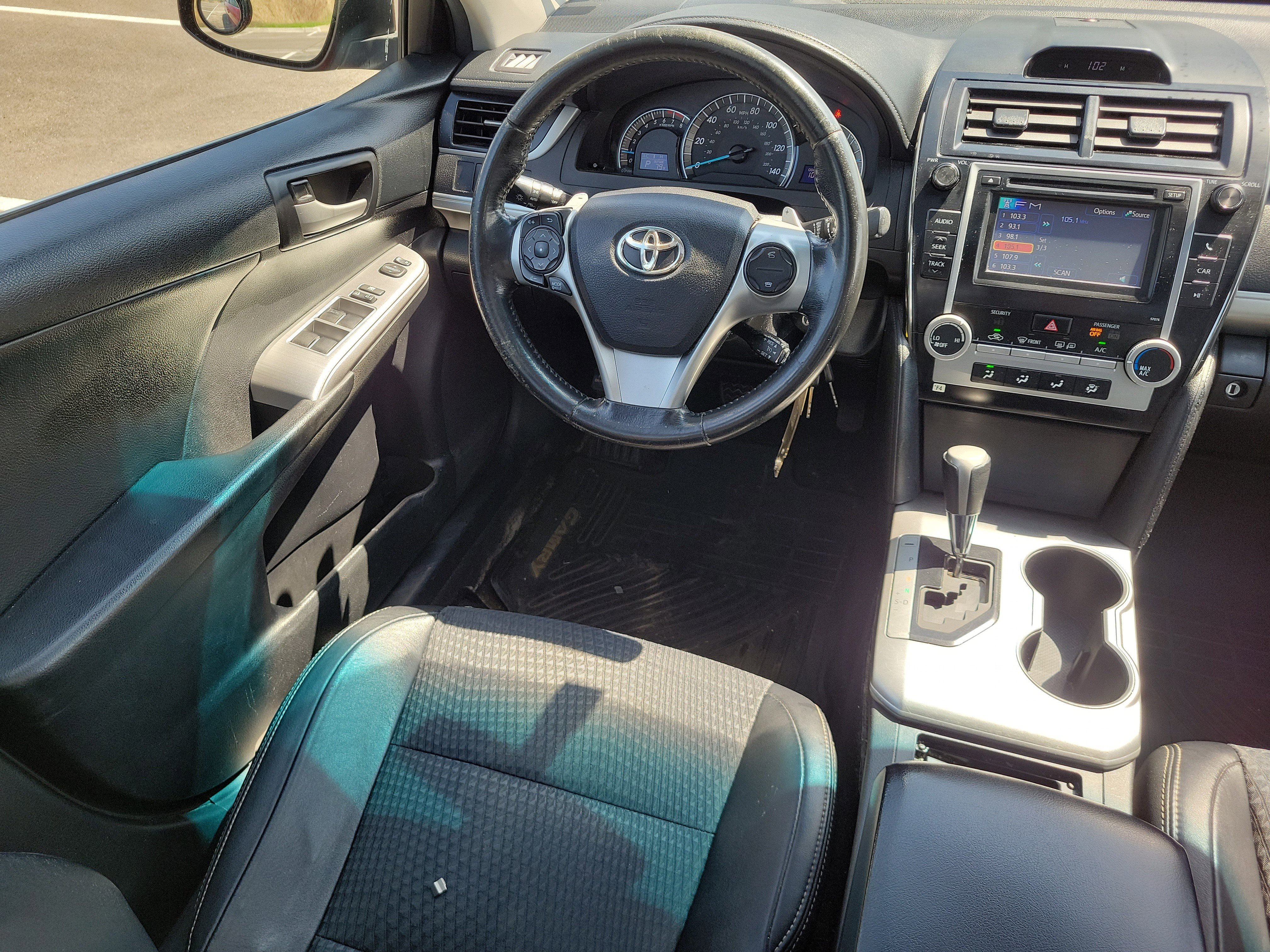 Used 2014 Toyota Camry SE image 11