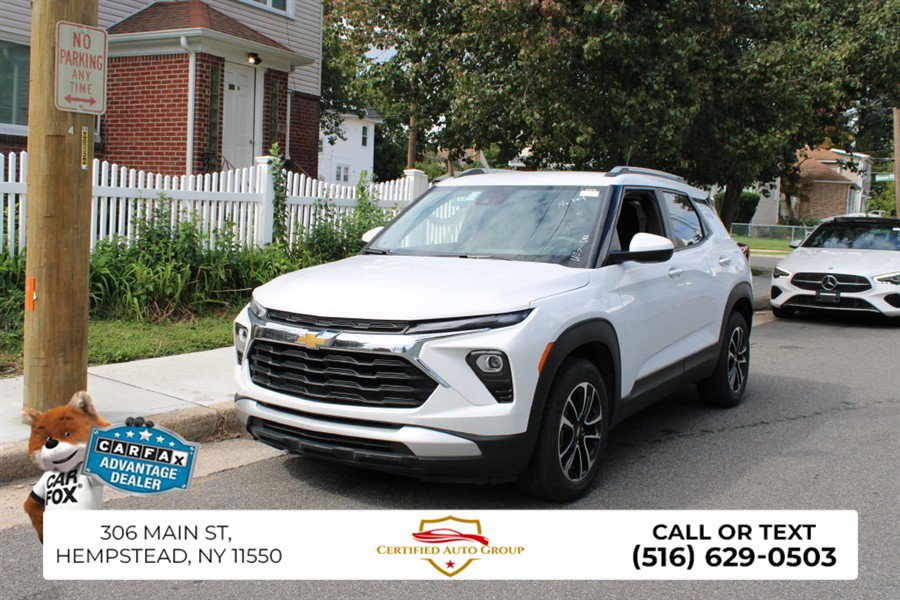 Used 2025 Chevrolet TrailBlazer LT FWD image 2