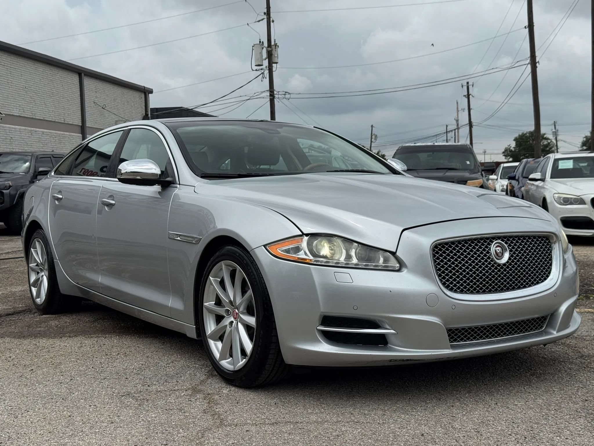 Used 2014 Jaguar XJ L Portfolio RWD image 9