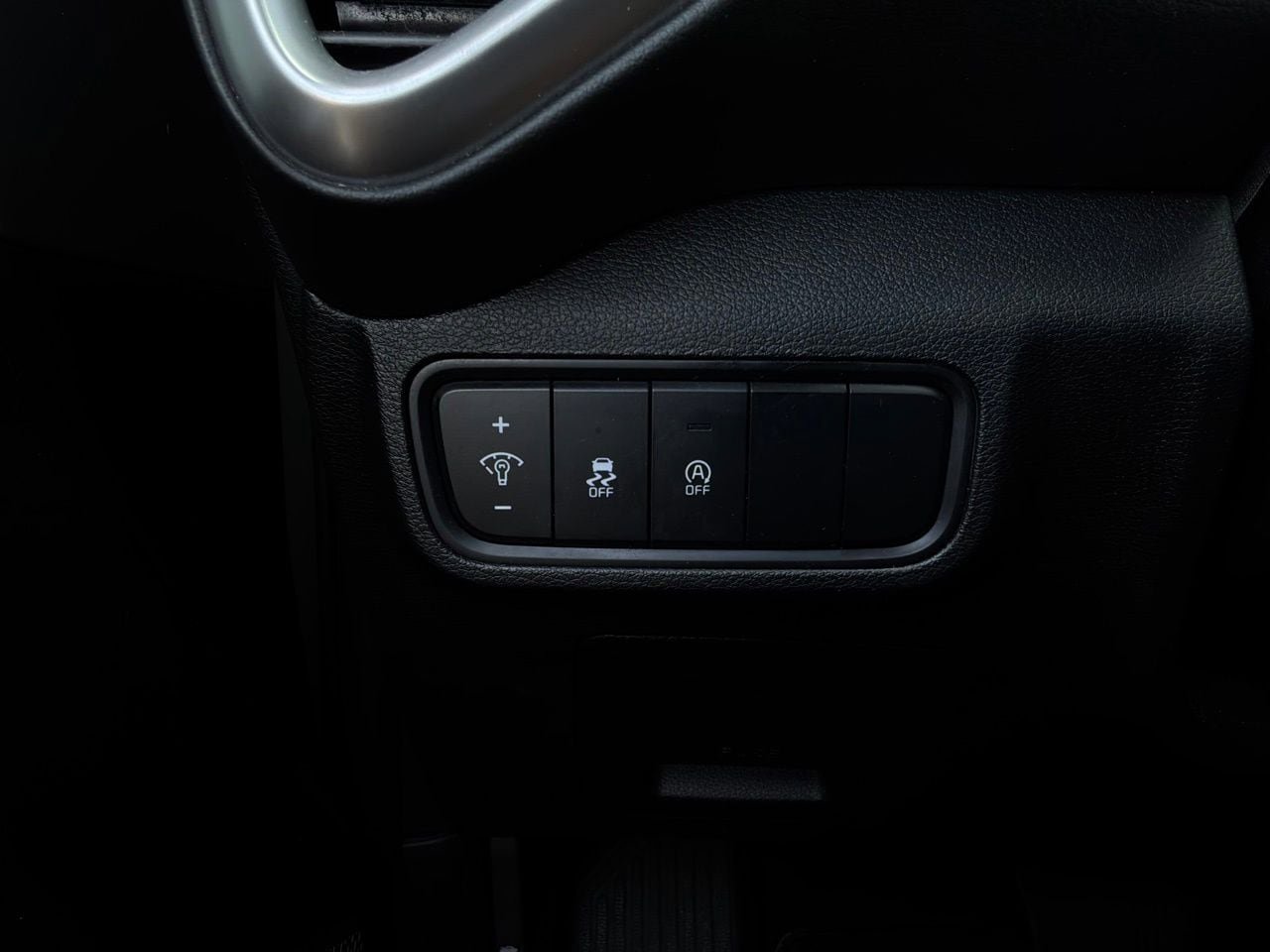 Used 2025 Kia Soul LX w/ LX Technology Package FWD image 20