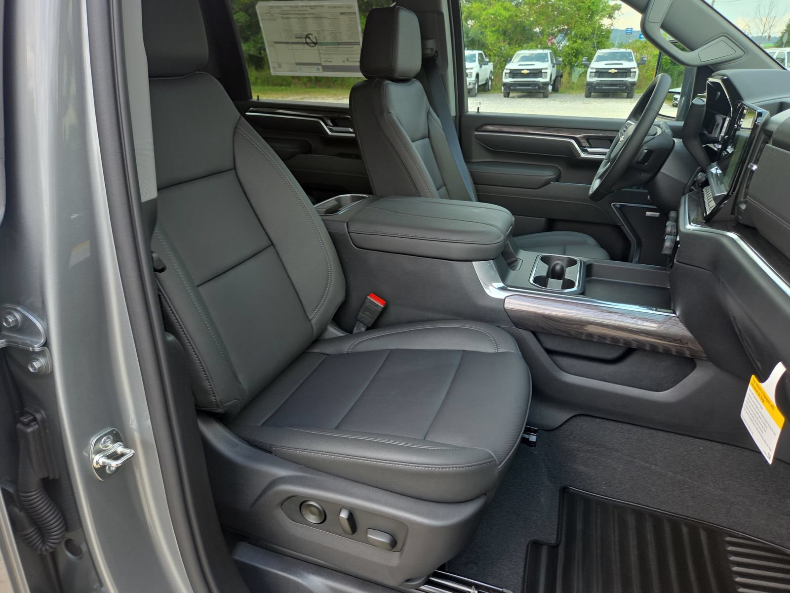 New 2026 Chevrolet Silverado 2500 LTZ w/ LTZ Convenience Package AWD/4WD image 26