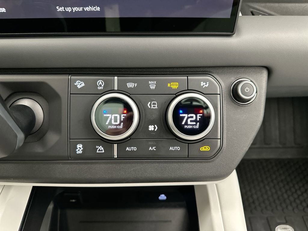 Used 2025 Land Rover Defender 110 S image 25