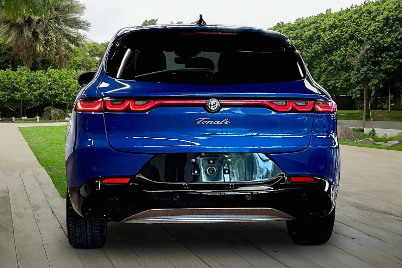 Used 2024 Alfa Romeo Tonale Ti w/ Premium Interior Package AWD/4WD image 3