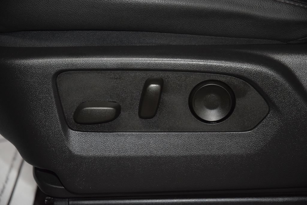 Used 2023 Chevrolet Silverado 1500 ZR2 w/ Technology Package AWD/4WD image 46