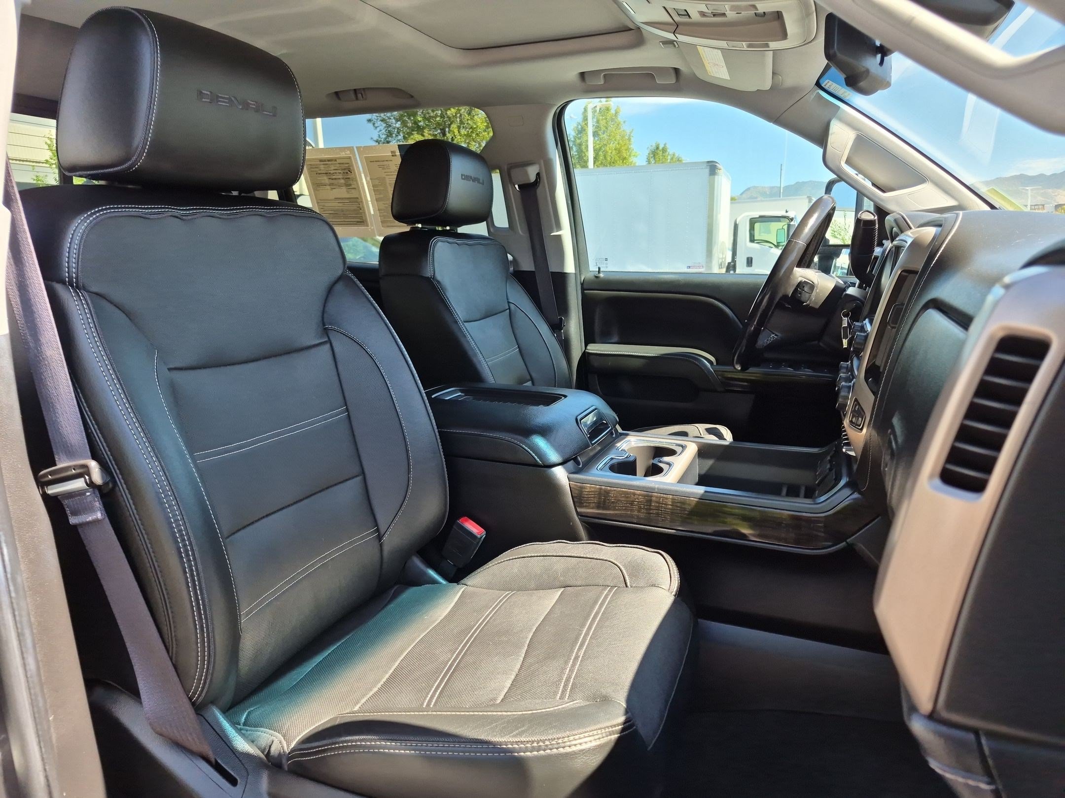 Used 2016 GMC Sierra 2500 Denali w/ Duramax Plus Package AWD/4WD image 30