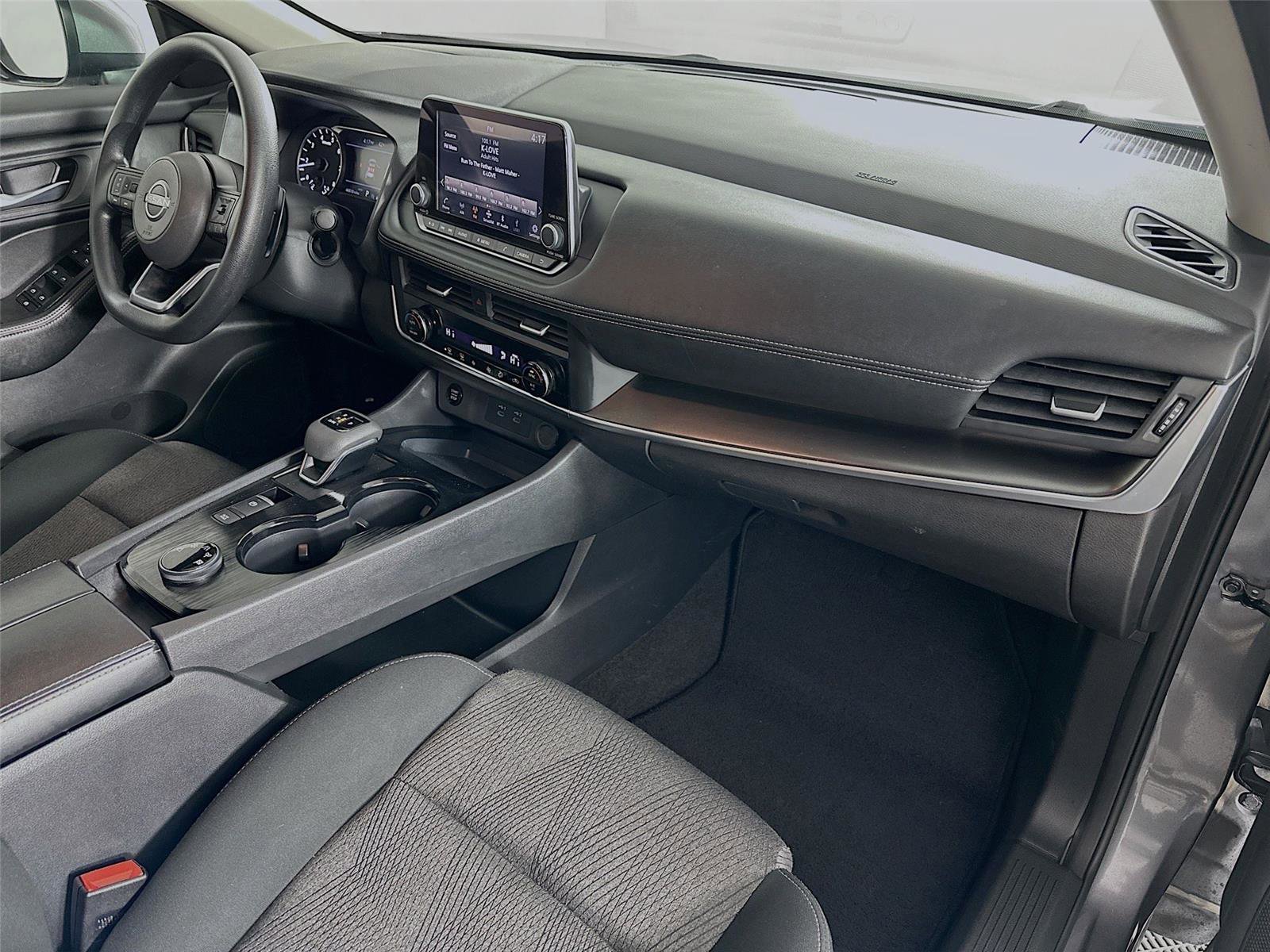 Used 2024 Nissan Rogue SV image 27