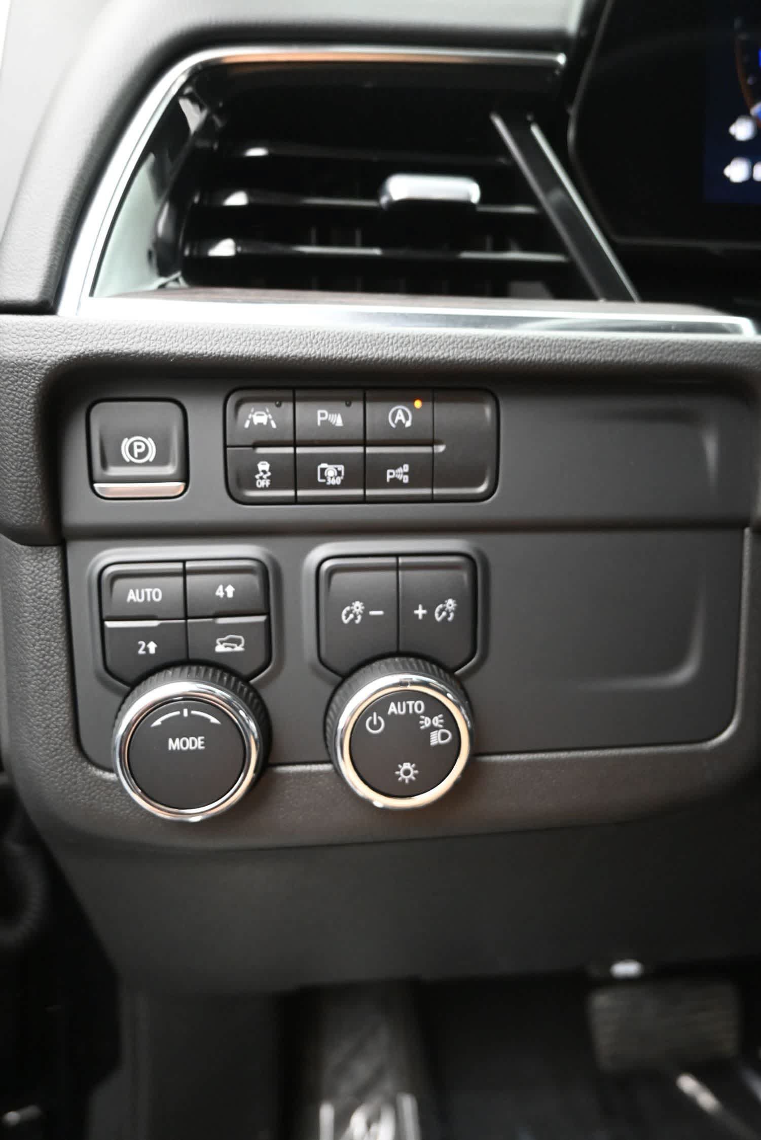 Used 2025 Chevrolet Tahoe LT AWD/4WD image 27