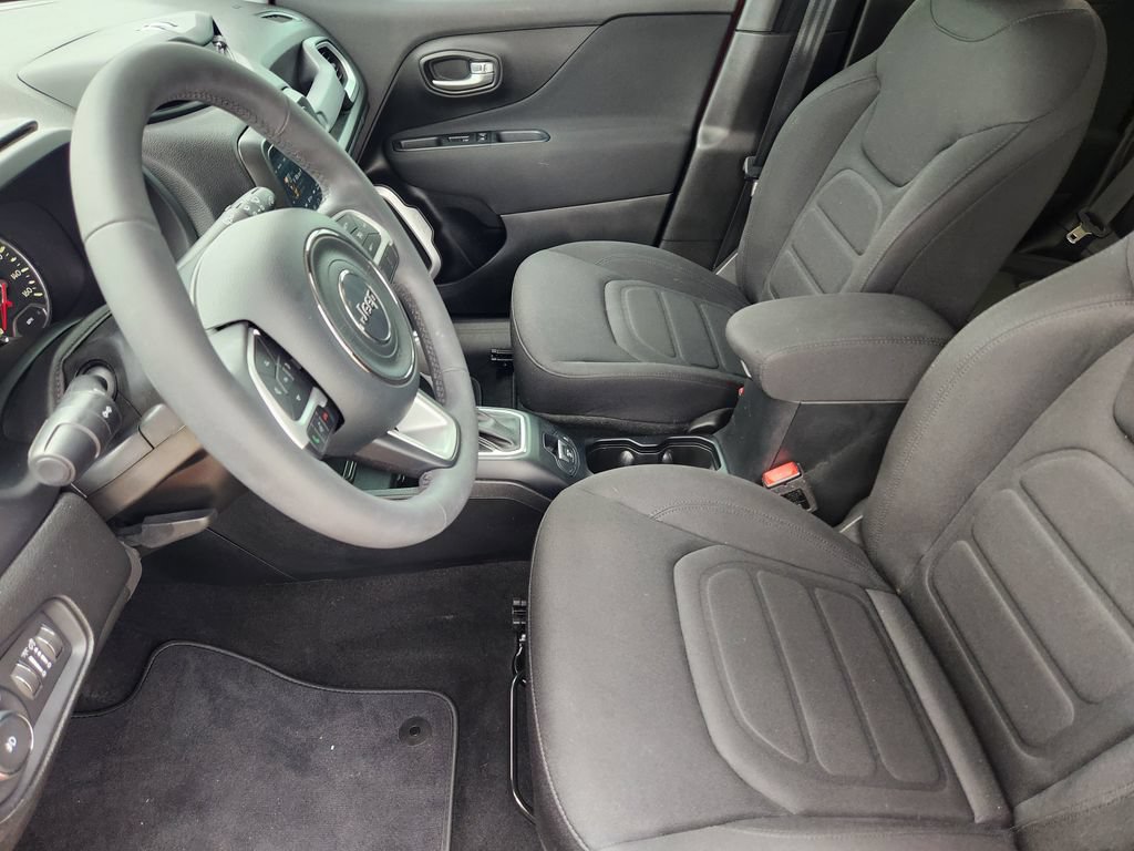Used 2019 Jeep Renegade Latitude FWD image 14