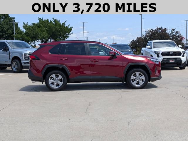 Used 2025 Toyota RAV4 XLE w/ Convenience Package FWD image 4