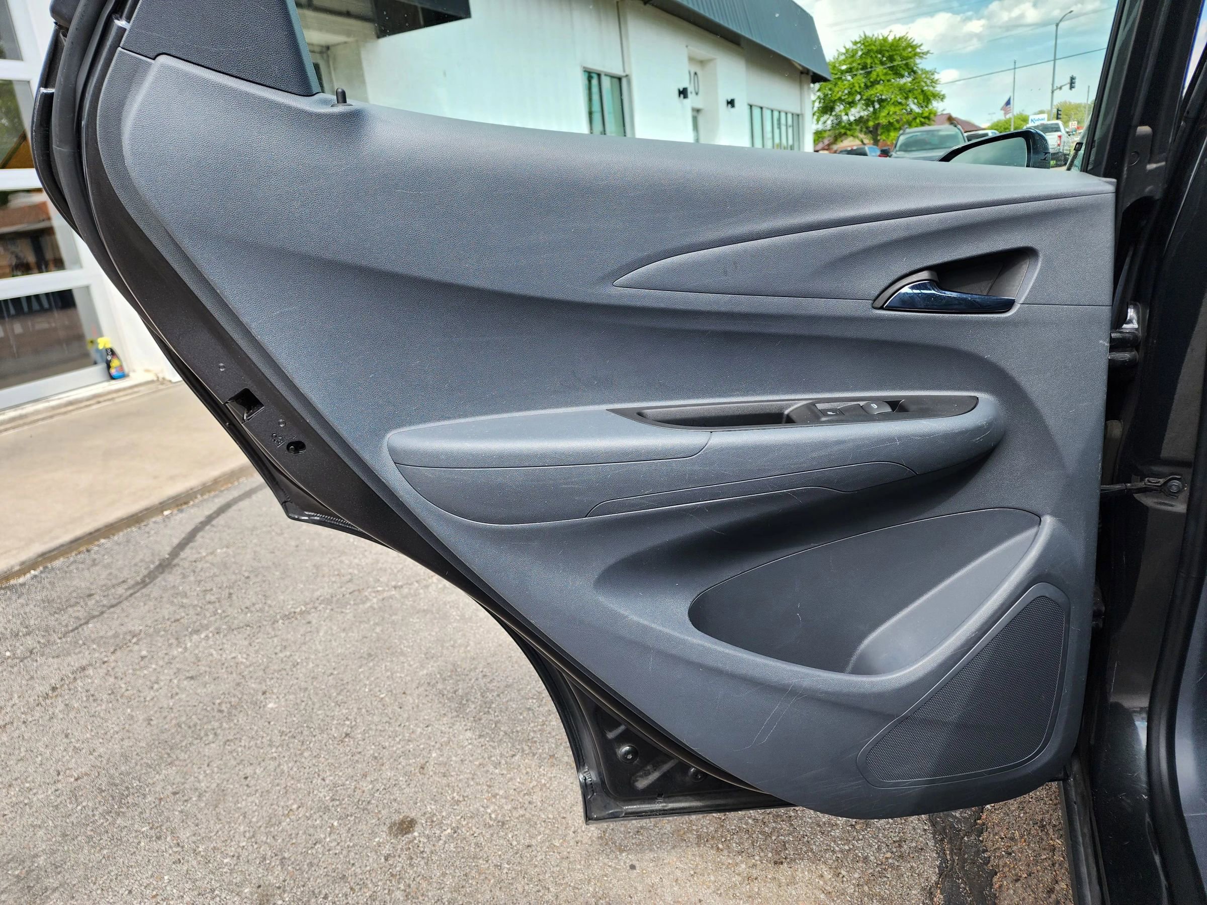 Used 2019 Chevrolet Bolt Premier w/ Infotainment Package FWD image 15