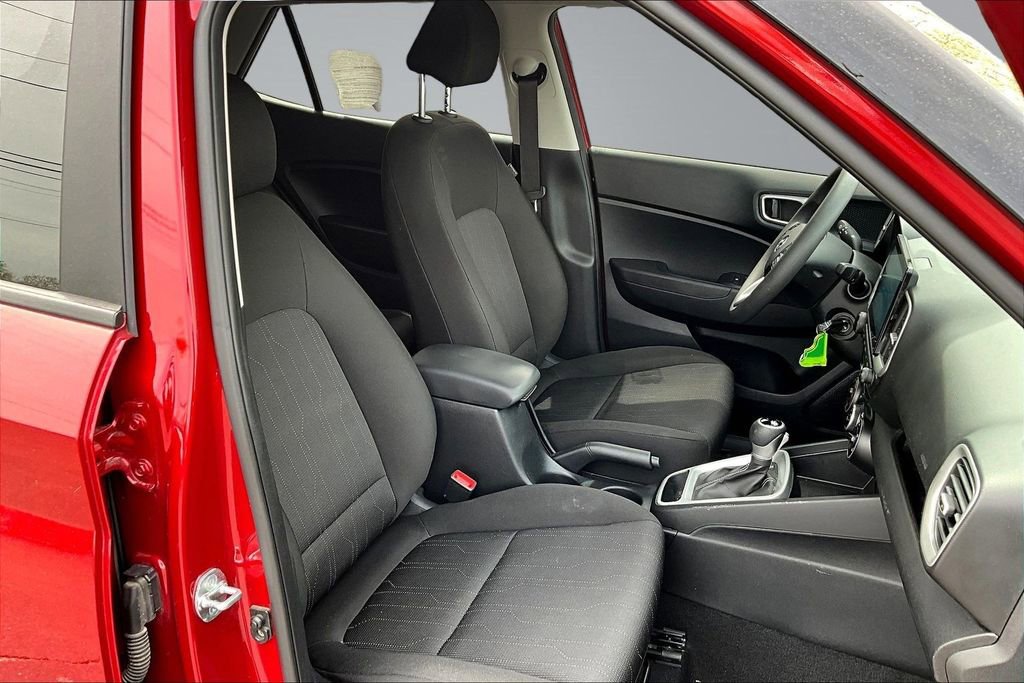 Used 2023 Hyundai Venue SE w/ Cargo Package FWD image 31